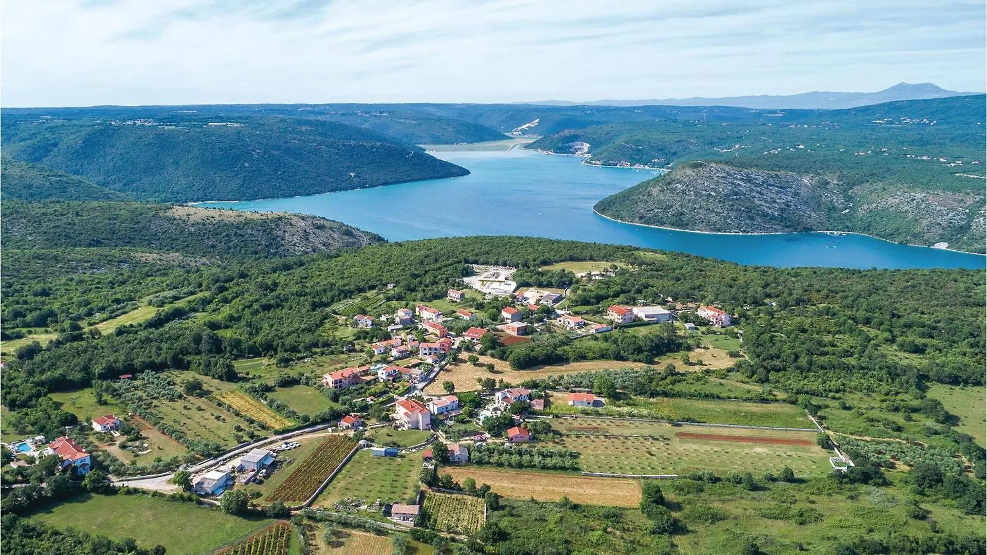 Amazing Home In Krnica With Wifi 0*,  Kroatien