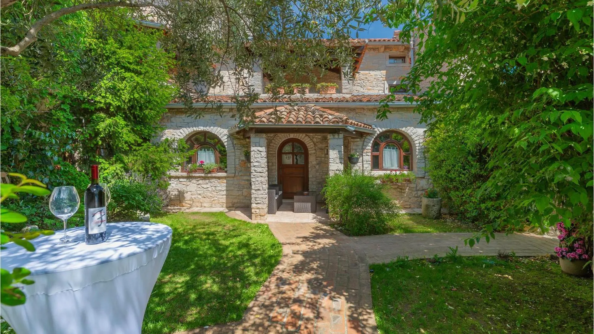 Feriehus Amazing Home In Krnica With Wifi